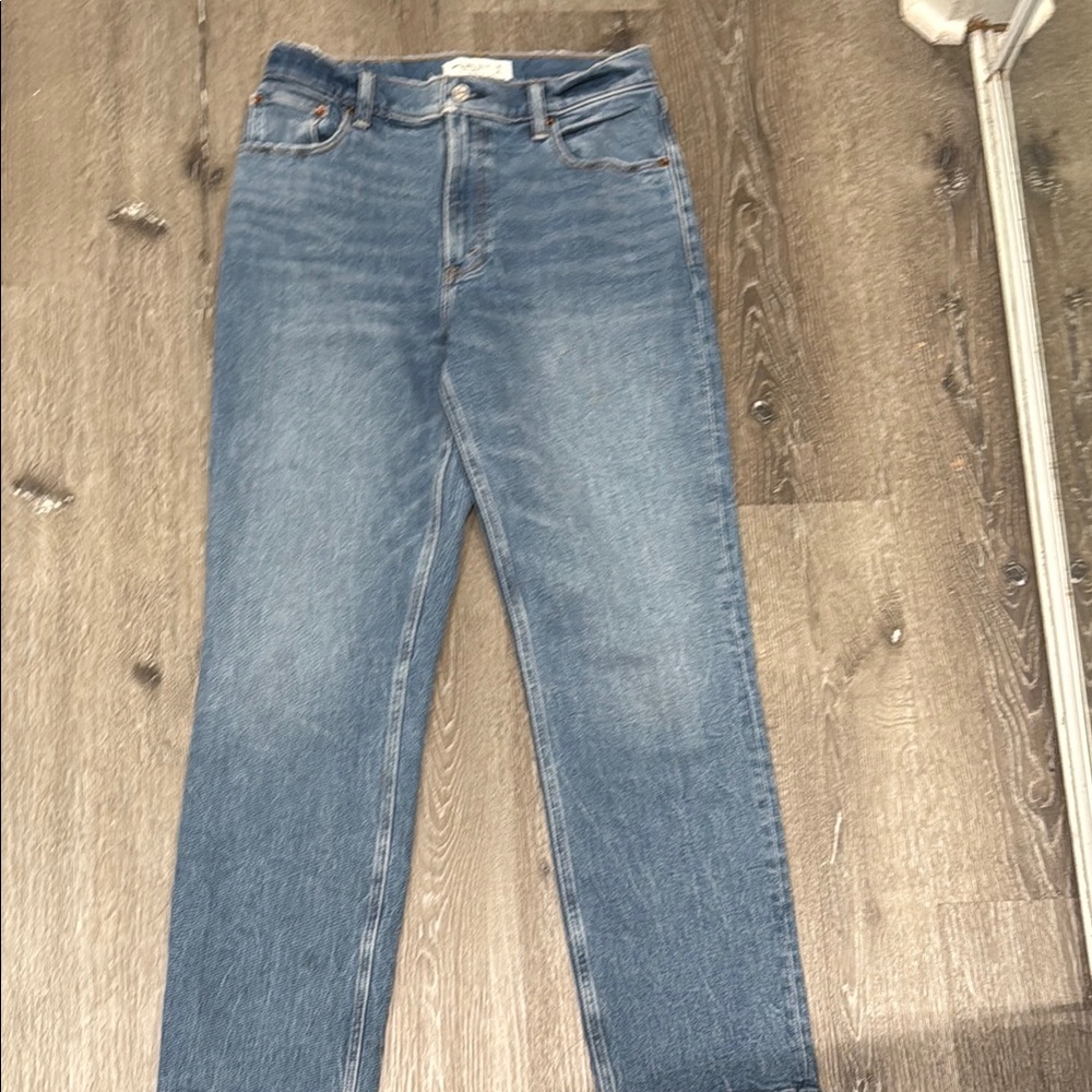 Abercrombie and Fitch 90s straight Ultra High Rise in SHORT inseam
